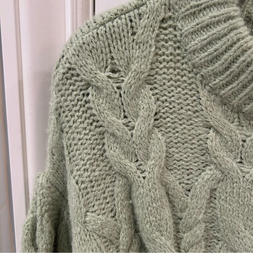 Altar'd State Capri Sage Cropped Oversized Cable Knit Sweater Puff Sleeves Sz XS - Picture 5 of 11